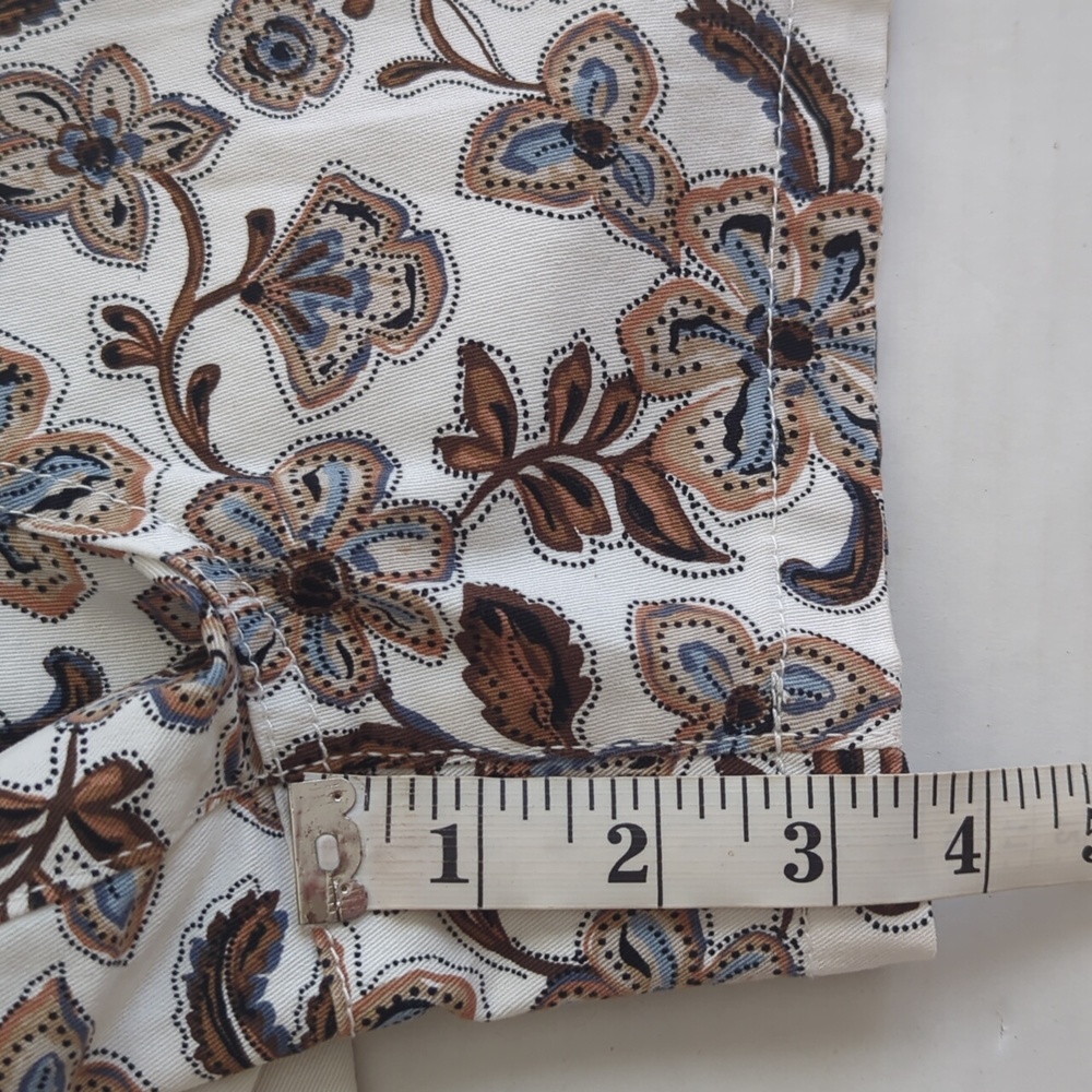 NWT a.n.a. Floral Mid-Rise Shortie Shorts 10 Brown Blue Beige Pockets - Picture 11 of 13